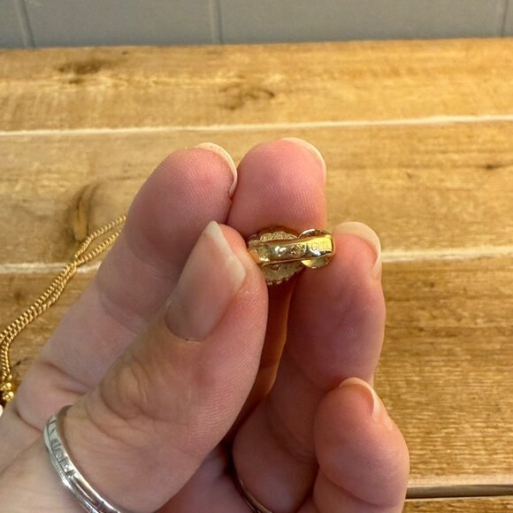 Vintage 70's Avon White Seashell Lucite Pendant Necklace & Clip On Earrings - Picture 4 of 5